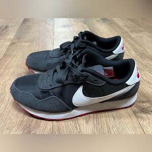 Youth Nike - size 5.5
